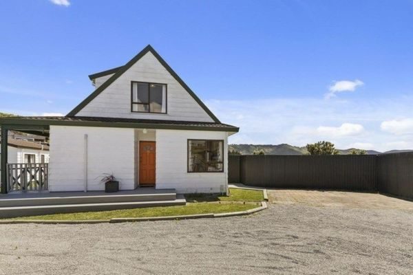 16A JASMINE GRove, MAUNGARAKI, LOWER HUTT - Carousel 2