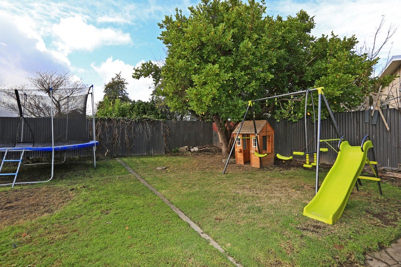 913 Willowpark Road North, Mayfair, Hastings - Carousel 11