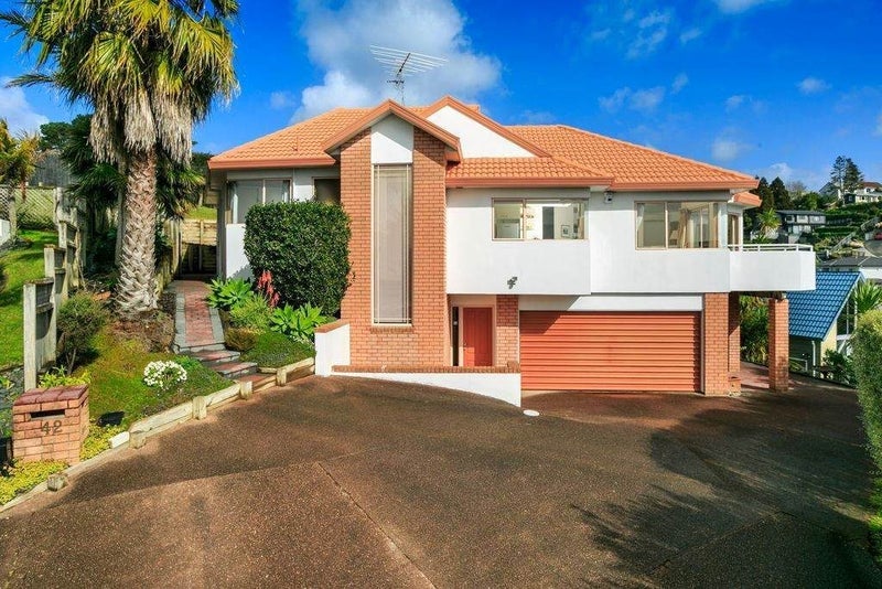 42 Crestview Place, Browns Bay, Auckland - Carousel 1