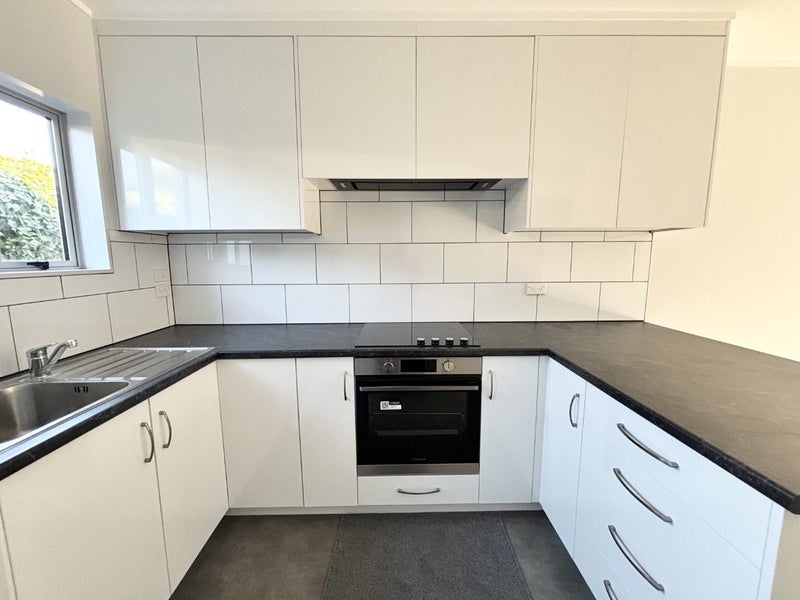 15B Cypress Drive, Maungaraki, Lower Hutt - Carousel 2