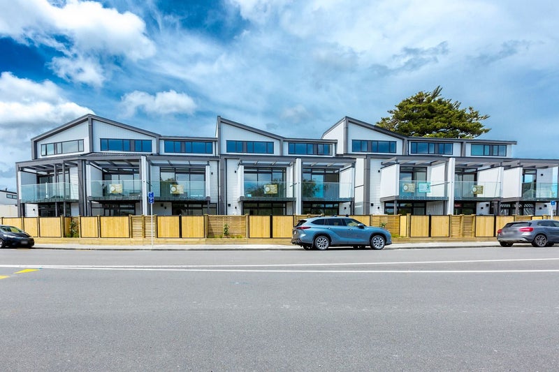 12/1 Myrtle Street, Hutt Central, Lower Hutt - Carousel 1