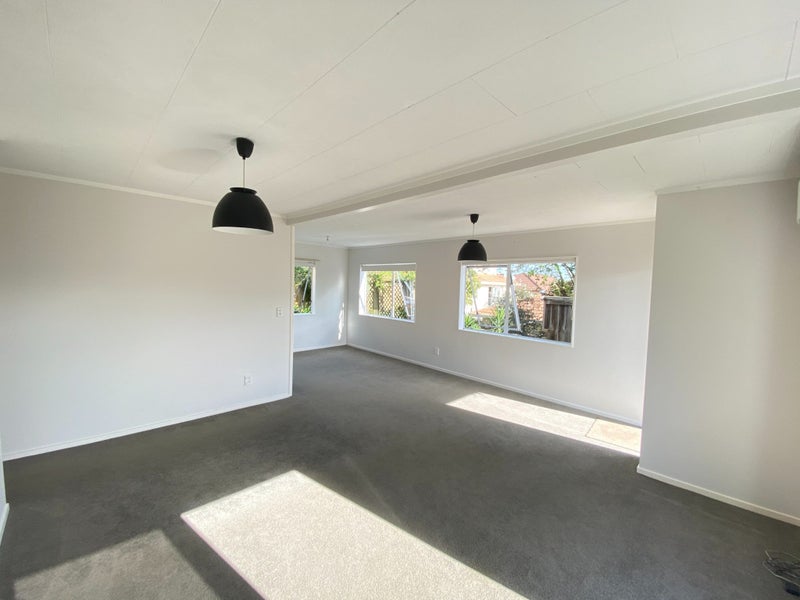2/736 Chapel Road, Dannemora, Auckland - Carousel 2