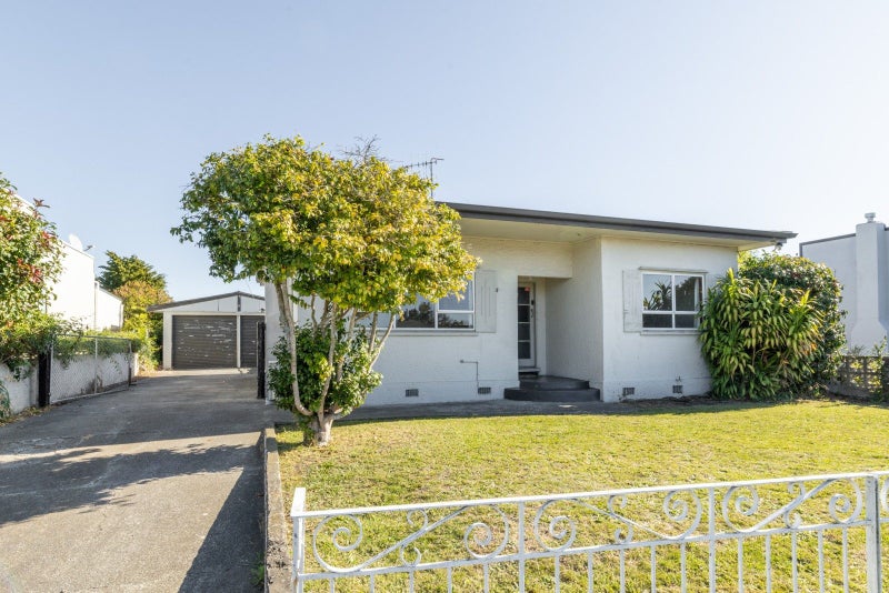 605 Grove Road, Mayfair, Hastings - Carousel 1