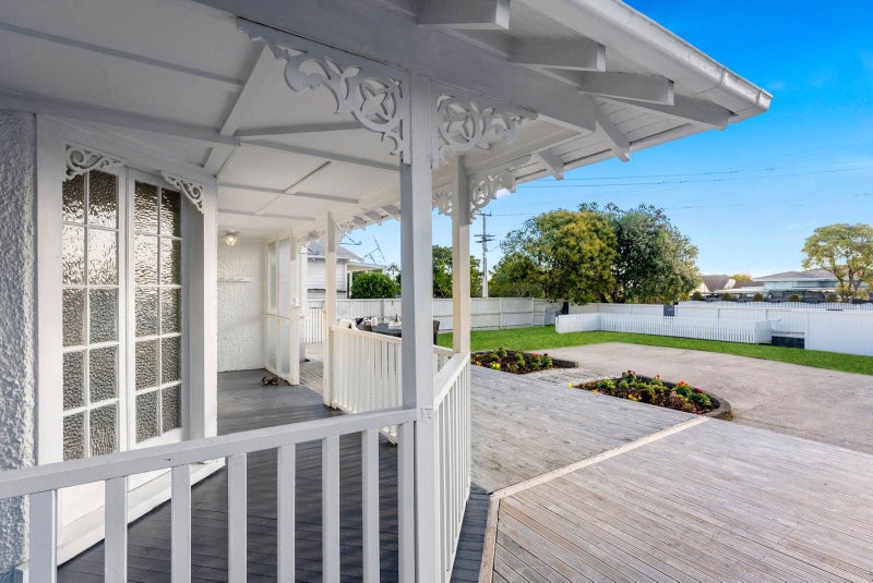 92 Blockhouse Bay Road, Avondale, Auckland - Carousel 1