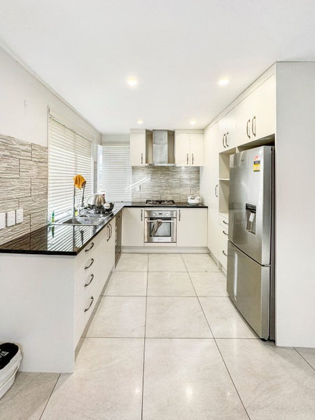 11 Lowburn Place, Clover Park, Auckland - Carousel 2