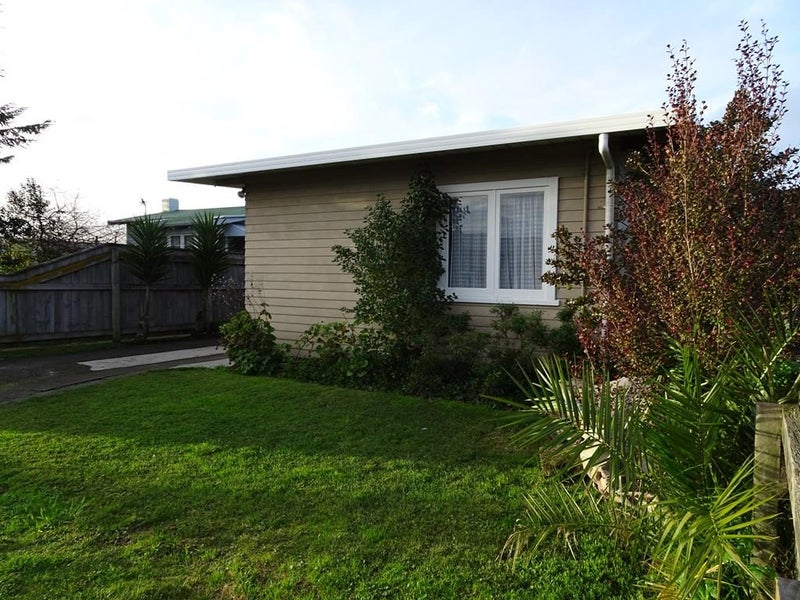 218 Warwick Road, Mayfair, Hastings - Carousel 1