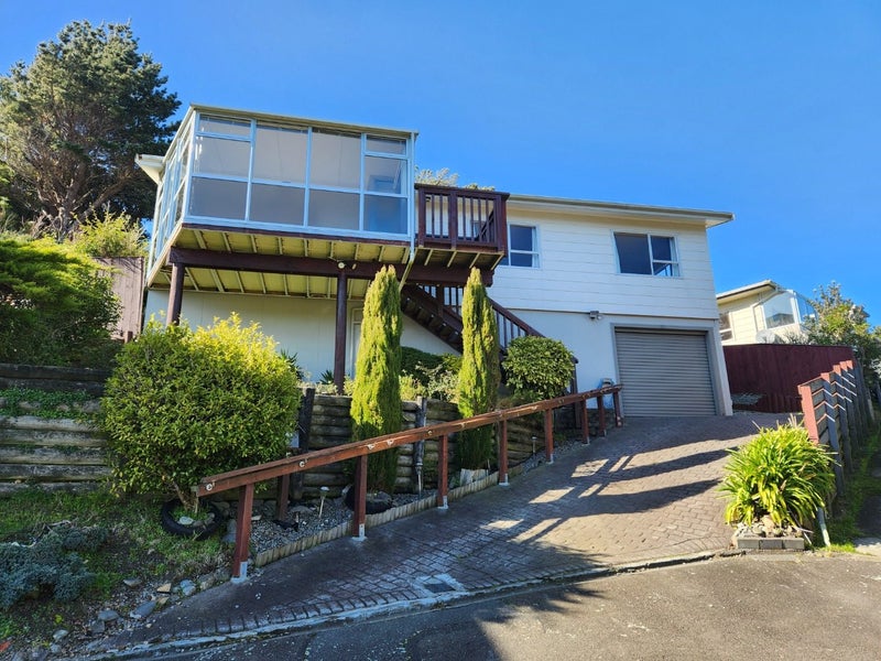 56 Colchester Crescent, Newlands, Wellington - Carousel 1