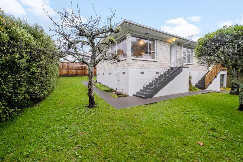 2/4 Yarra Place, Botany Downs, Auckland - Carousel 2