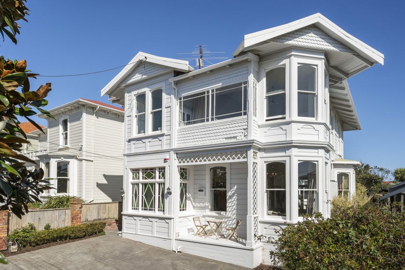 19 Brougham Street, Mount Victoria, Wellington - Carousel 1
