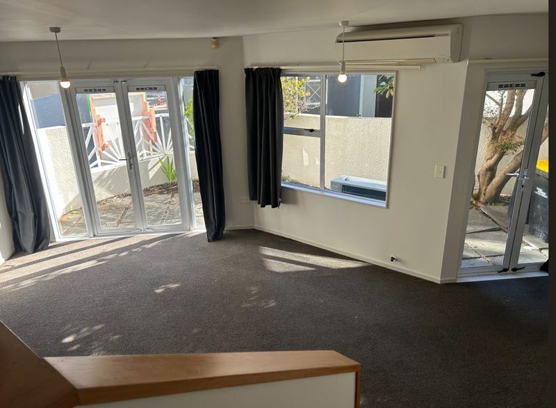 12B Roxburgh Street, Mount Victoria, Wellington - Carousel 2