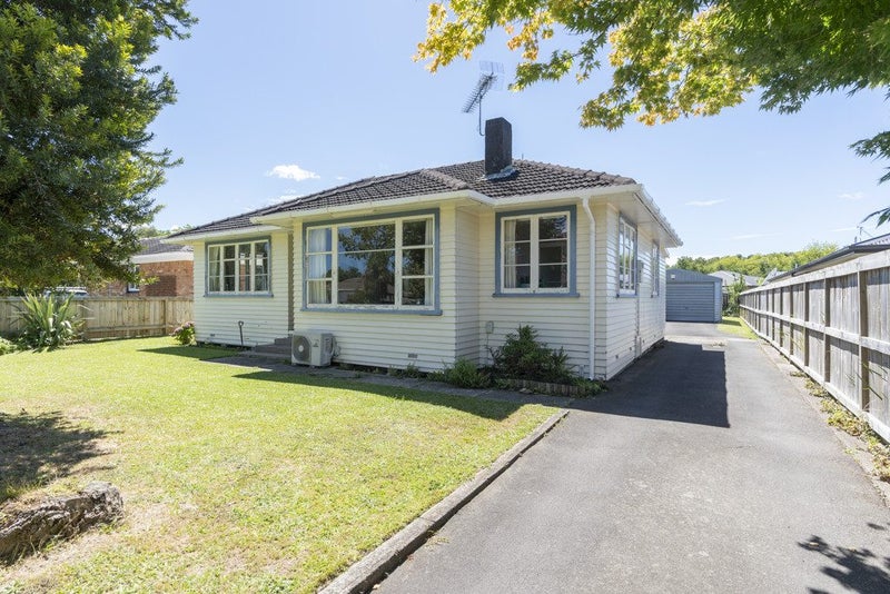 83 Montgomery Crescent, Bader, Hamilton - Carousel 2