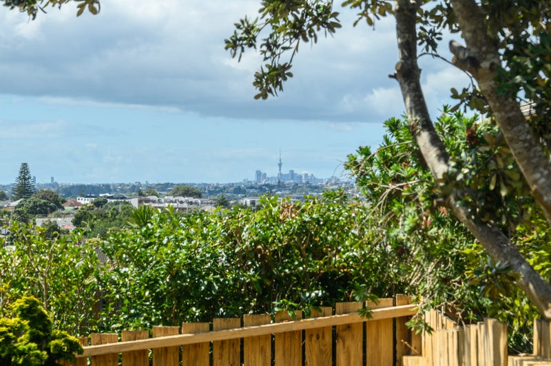 2/24 Eastglen Road, Glen Eden, Auckland - Carousel 1