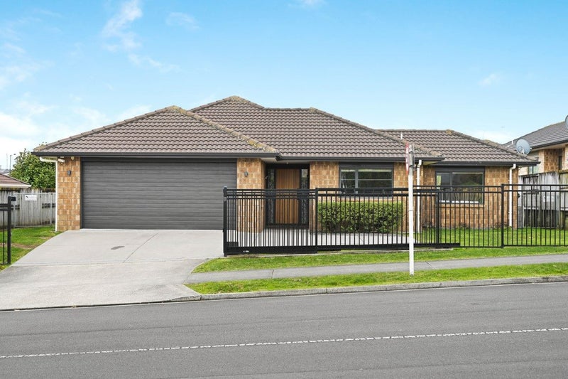 117 Barrington Drive, Huntington, Hamilton - Carousel 1