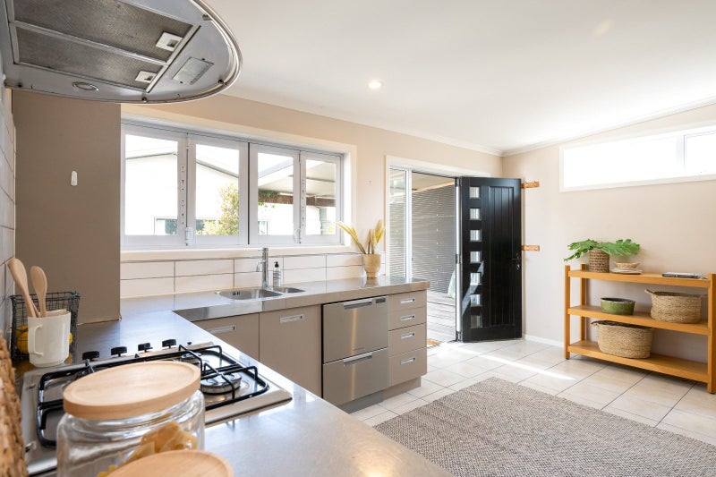 7 Grange Road South, Haumoana - Carousel 1