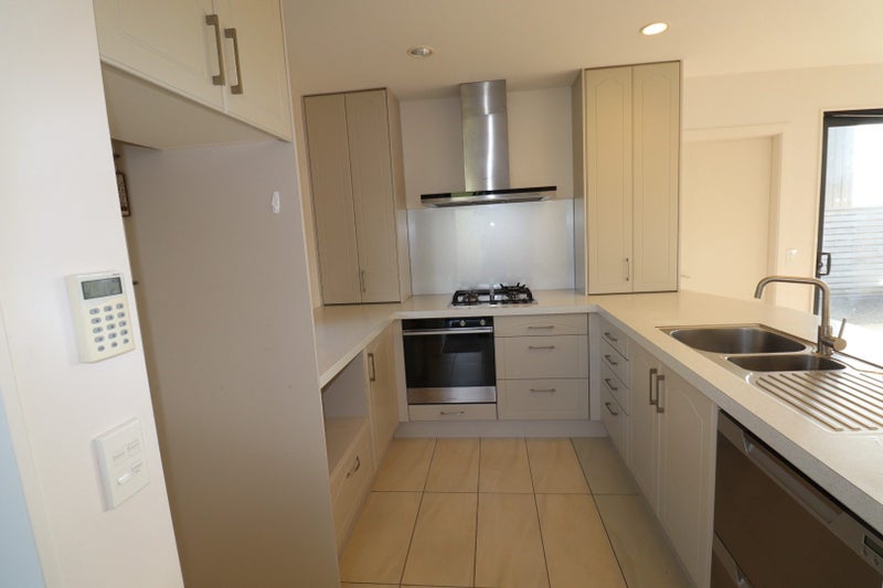 9 Lacebark Lane, Woodridge, Wellington - Carousel 2