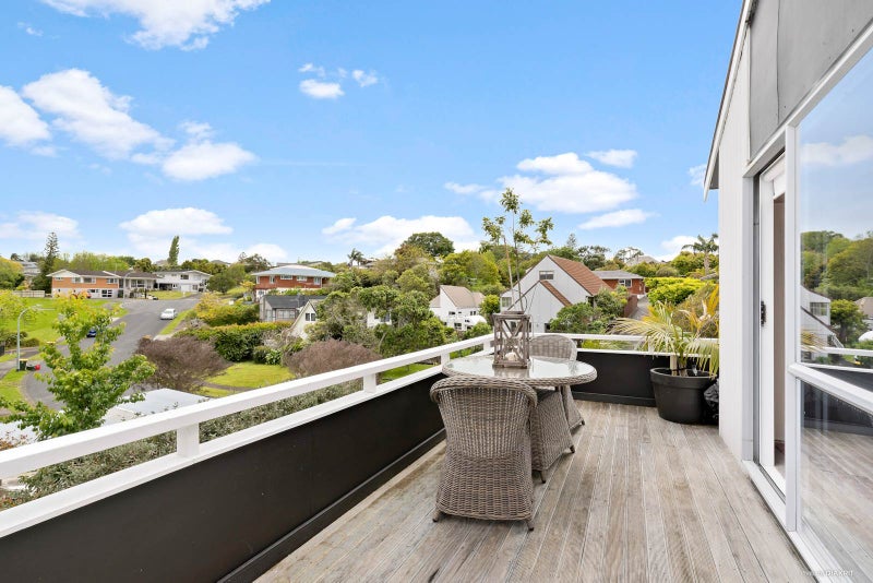1/10 Pickwick Parade, Mellons Bay, Auckland - Carousel 2