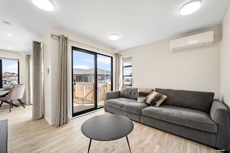 13A Keiha Crescent, Massey, Auckland - Carousel 2