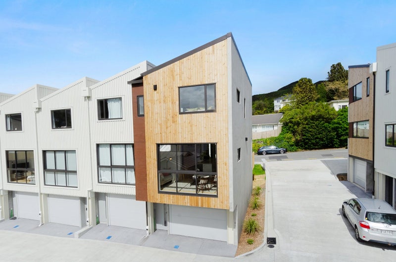 5/6 Makara Road, Karori, Wellington - Carousel 2