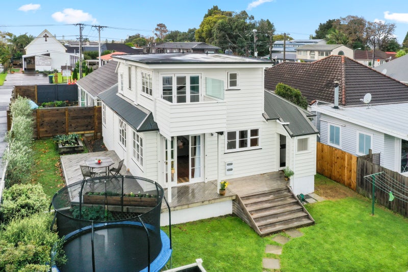 2 Wright Road, Point Chevalier, Auckland - Carousel 1
