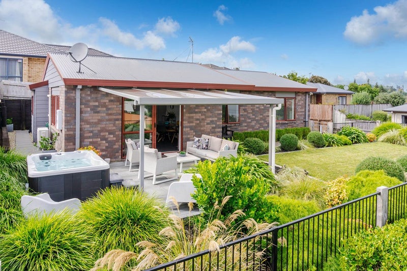 83 Dixon Road, Glenview, Hamilton - Carousel 2