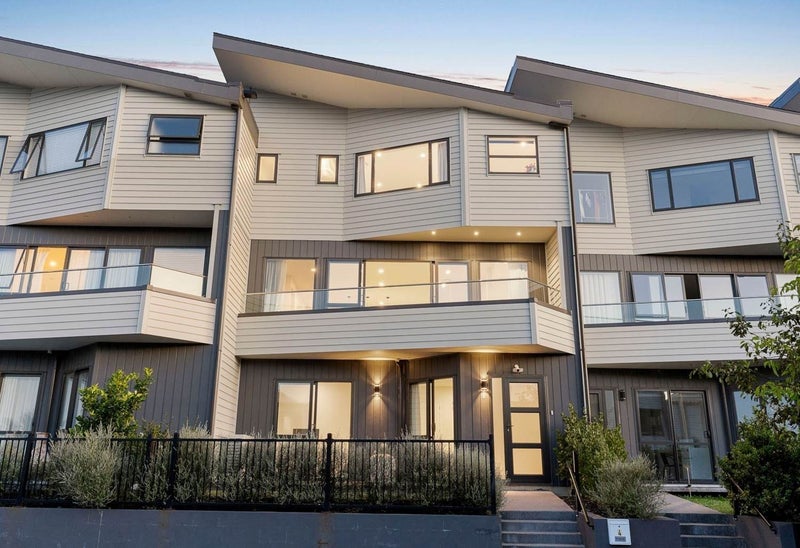 4 Moki Place, Long Bay, Auckland - Carousel 1