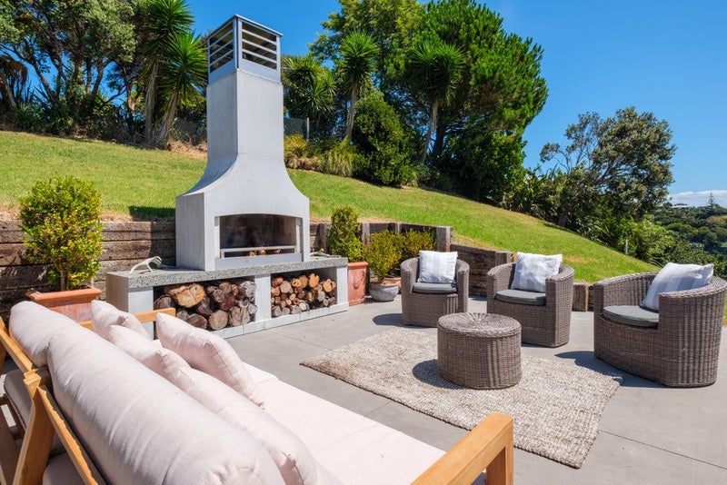 2A Fisher Street, Surfdale, Waiheke Island - Carousel 1