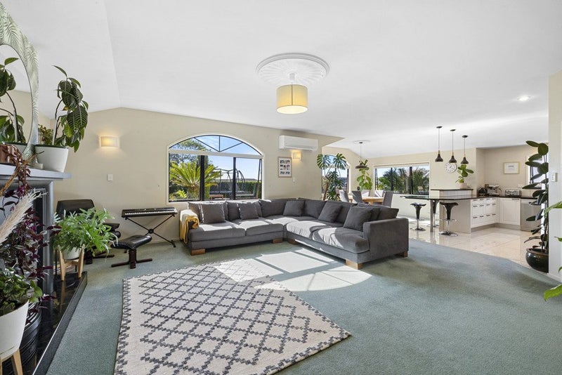 4 Willow Place, Whalers Gate, New Plymouth - Carousel 2