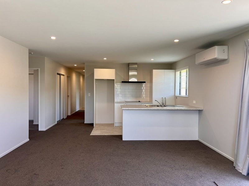 4 Applegrove Crescent, Belfast, Christchurch - Carousel 1