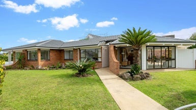 1 Seagrove Road, West Harbour, Auckland - Carousel 1