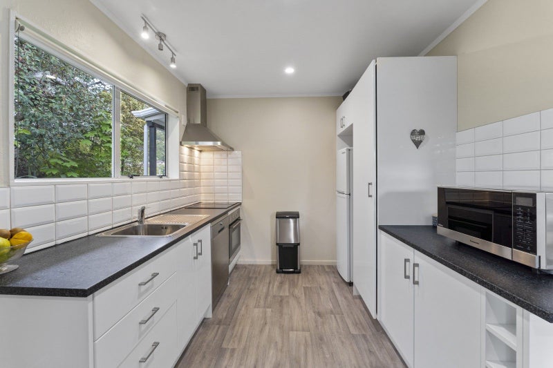 1/5 Julia Place, Tawa, Wellington - Carousel 2