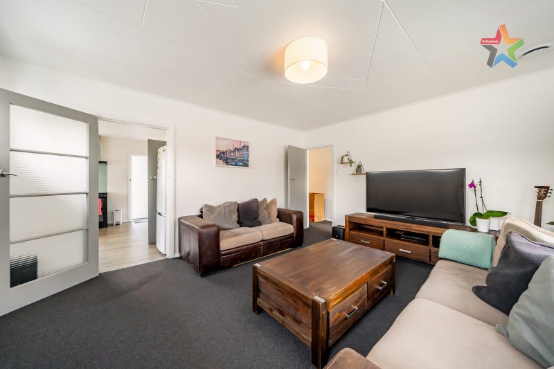 35 Lees Grove, Wainuiomata, Lower Hutt - Carousel 2