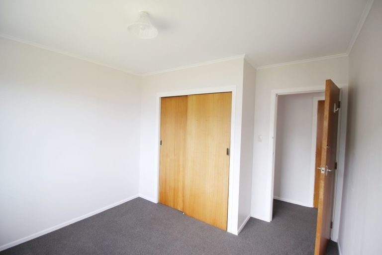 30 Somes Crescent, Newlands, Wellington - Carousel 10