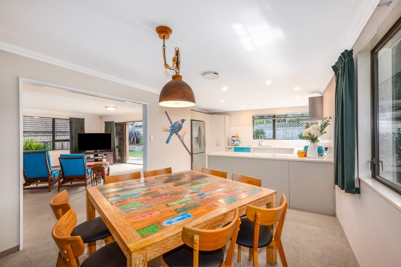 18 Clearwater Terrace, Brown Owl, Upper Hutt - Carousel 2