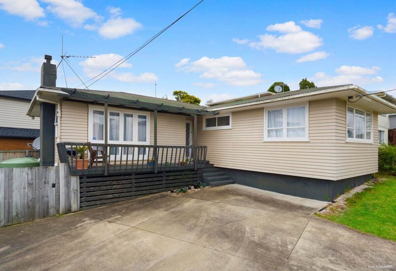 11 Statesman Street, Henderson, Auckland - Carousel 1