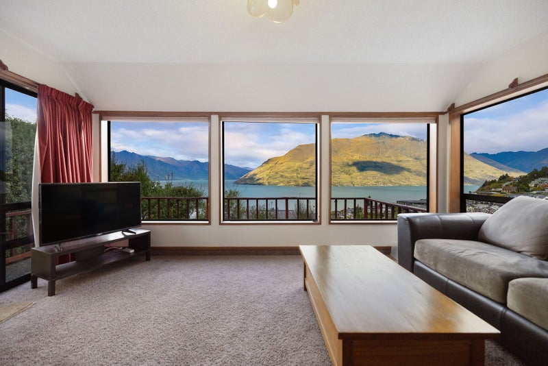68 Wynyard Crescent, Fernhill, Queenstown - Carousel 2