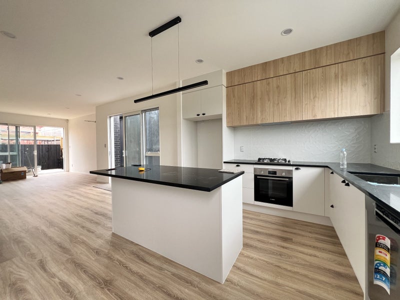 7 Paretao Street, Massey, Auckland - Carousel 1