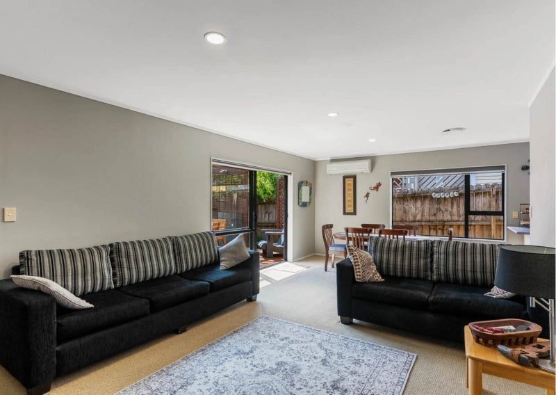1/13 McInnes Road, Weymouth, Auckland - Carousel 2