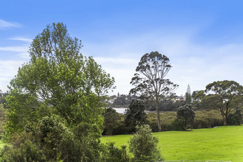 5/47 Taipari Road, Te Atatu Peninsula, Auckland - Carousel 1