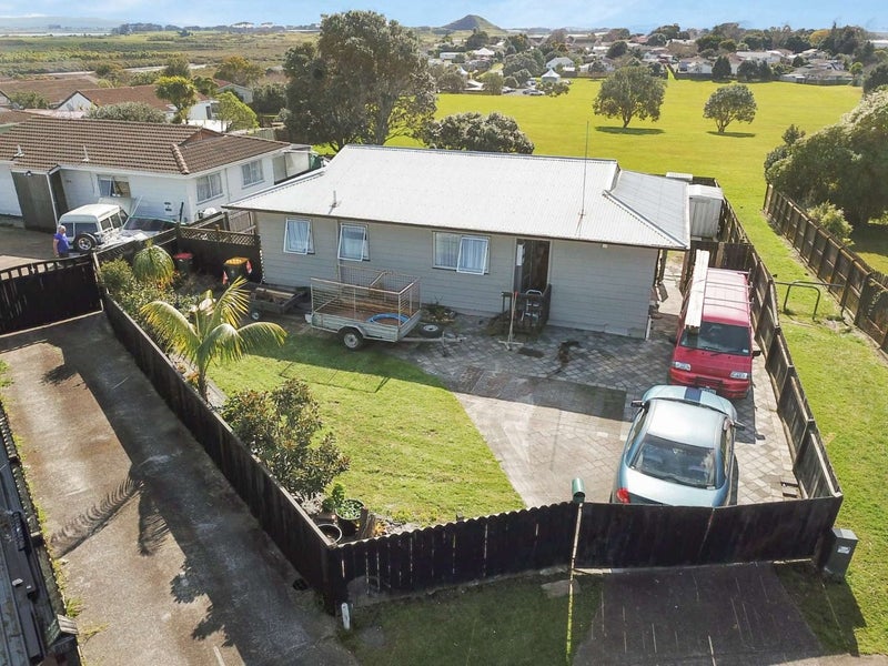 14 Balwyn Place, Clendon Park, Auckland - Carousel 1