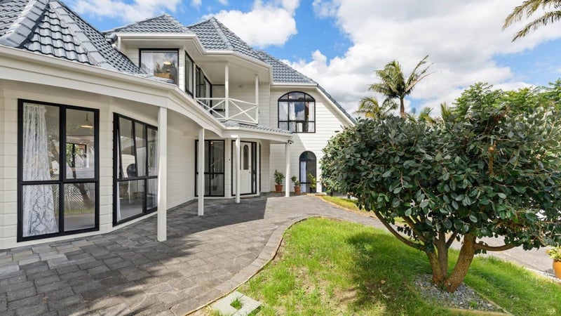 1 Elizabethan Gardens, St Heliers, Auckland - Carousel 1