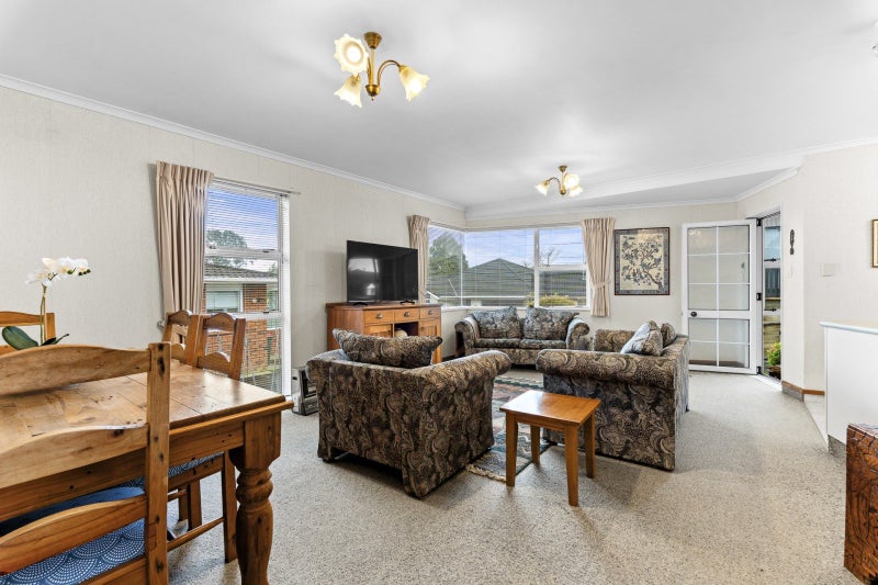 8 Burns Street, Westown, New Plymouth - Carousel 2