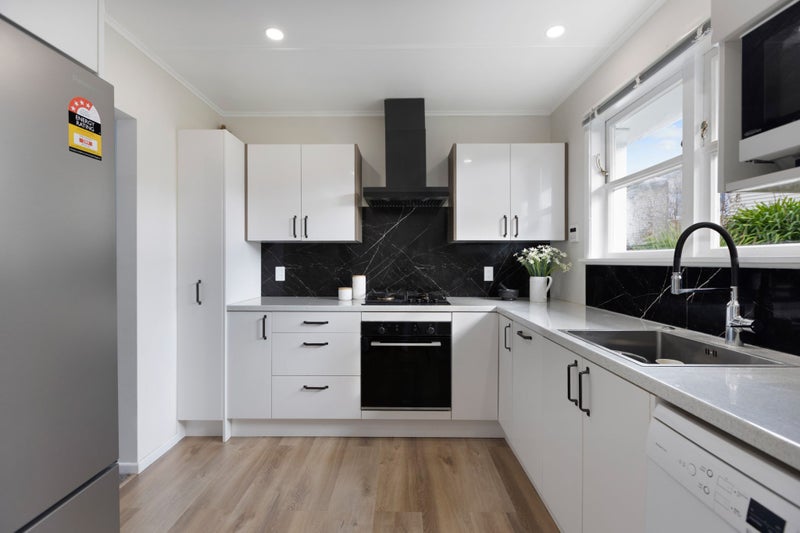 42 Black Rock Road, Newlands, Wellington - Carousel 2