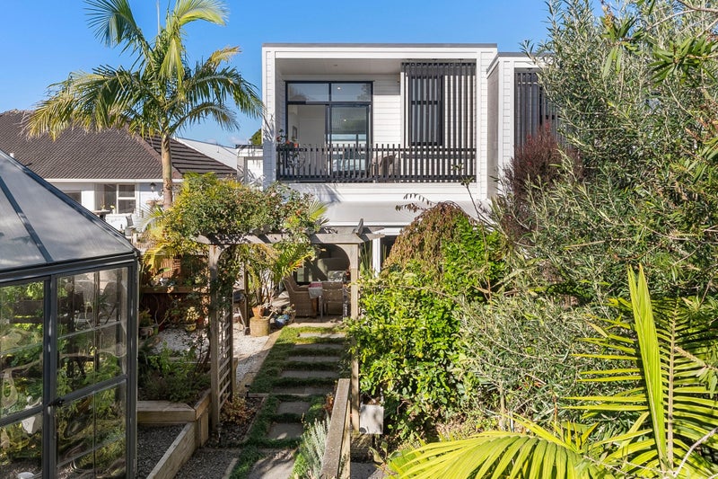 26B Castledine Crescent, Glen Innes, Auckland - Carousel 1