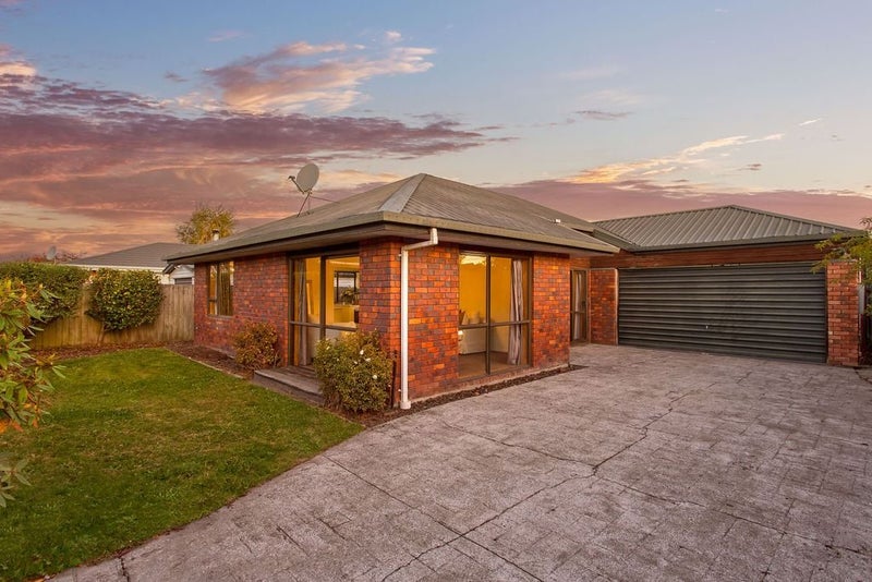 1/18 Winters Road, Redwood, Christchurch - Carousel 1