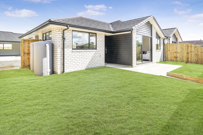 3/3 Bowen Place, St Andrews, Hamilton - Carousel 1