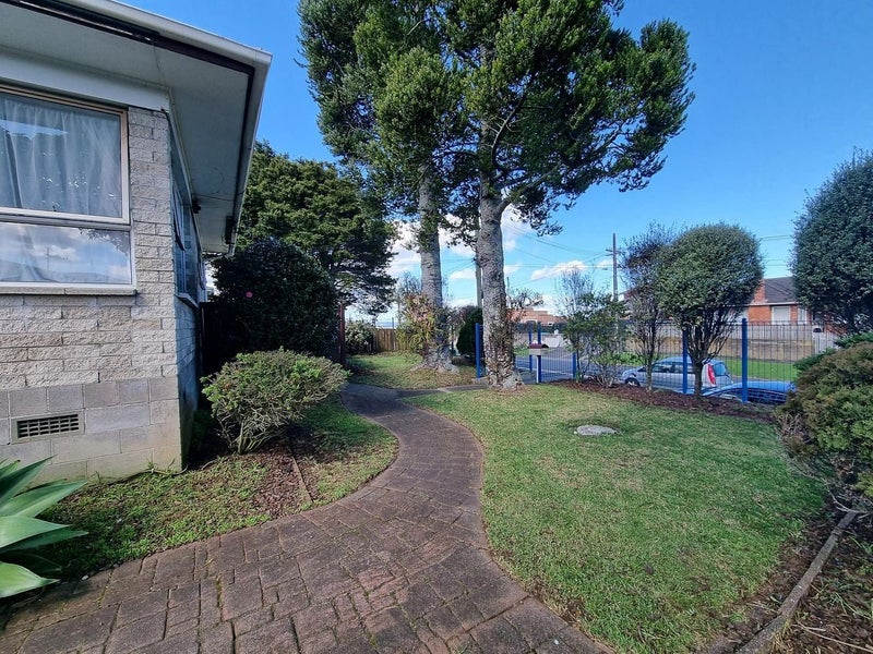 12B Herd Road, Hillsborough, Auckland - Carousel 2