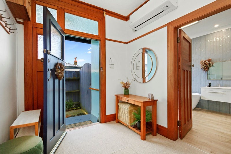 7 Lawrence Street, Newtown, Wellington - Carousel 2