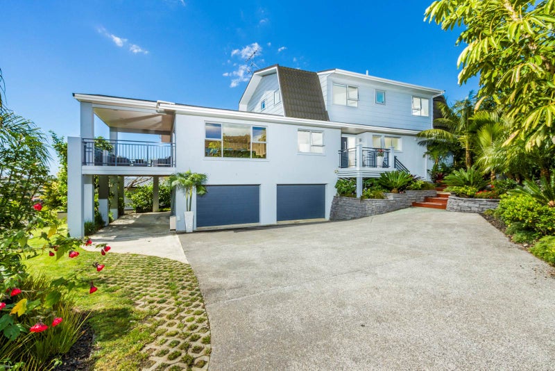 15 Surville Place, Mairangi Bay, Auckland - Carousel 2