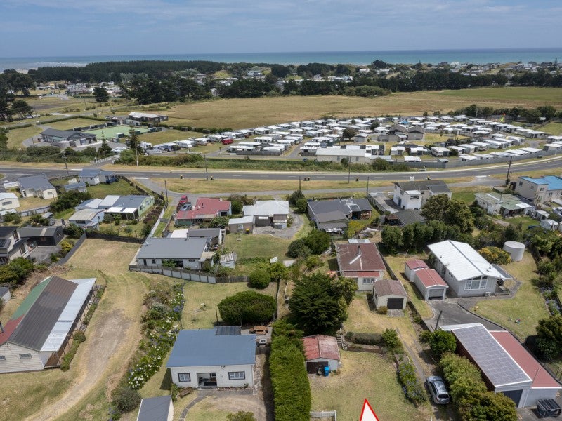 9 Carthew Terrace, Foxton Beach, Foxton - Carousel 2