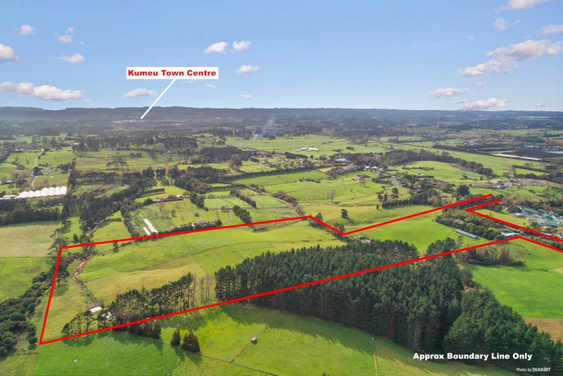 450 Waitakere Road, Henderson - Carousel 1